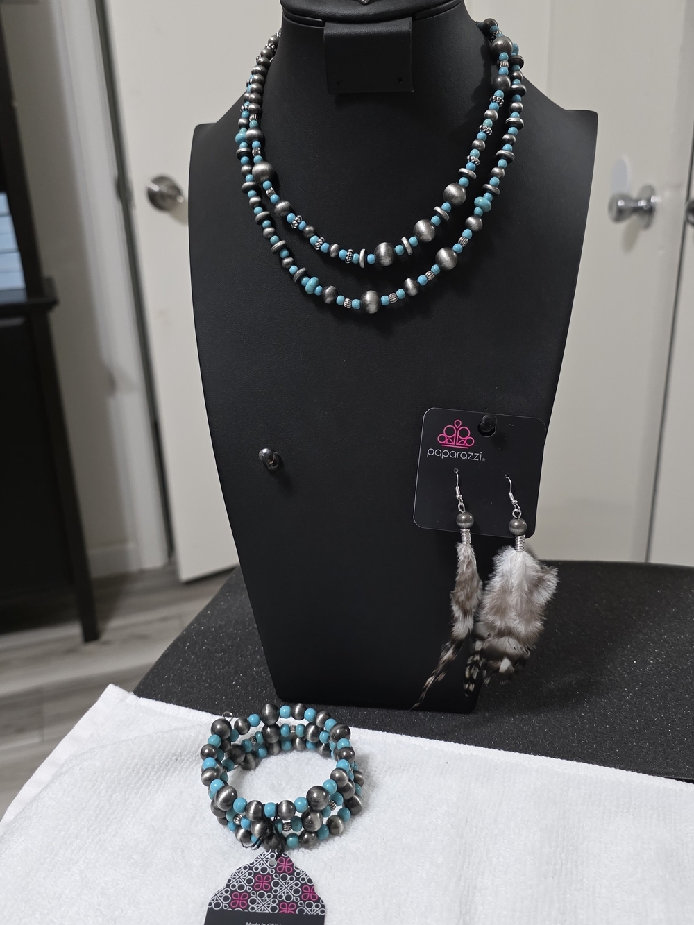 Lot of 24 Paparazzi Jewelry Pieces - Picture 2 of 13